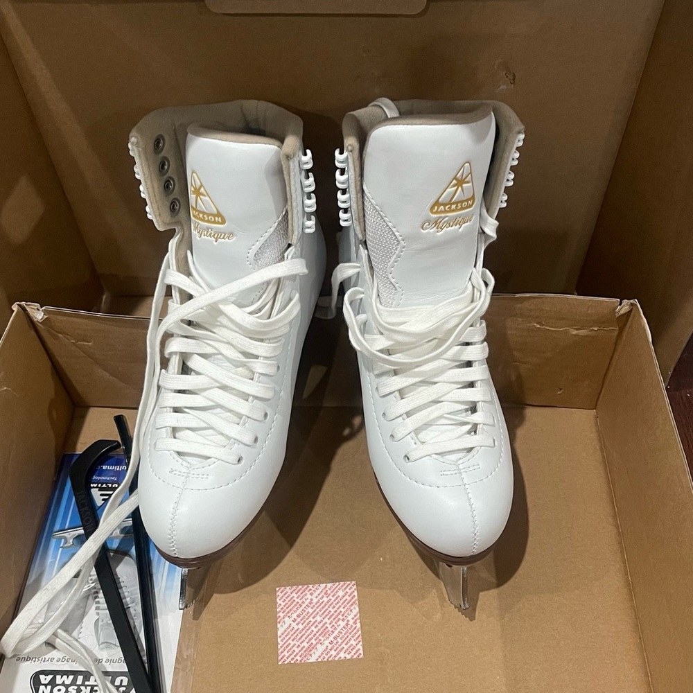 Jackson Mystique Figure Skates Ice Skates w/ Mark II blades adult sz 5 like new!